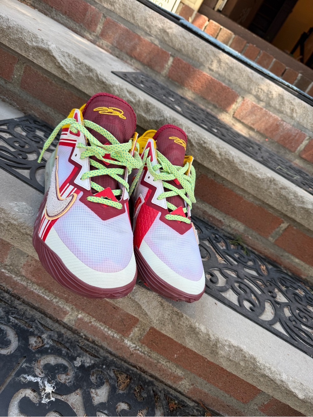 Nike LeBron 18 low - Picture 2 of 4